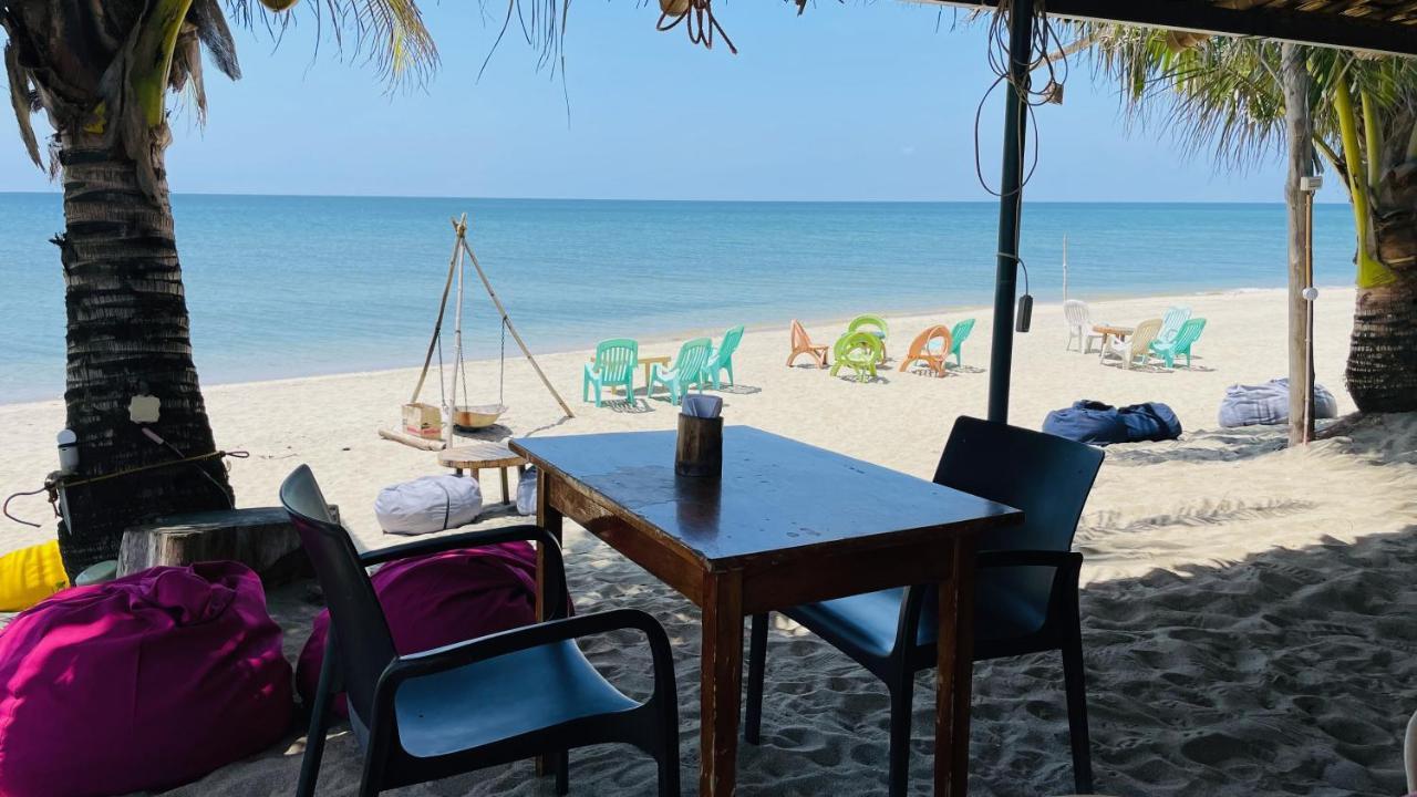 Footprints Beach Resort Agpudlos Екстериор снимка