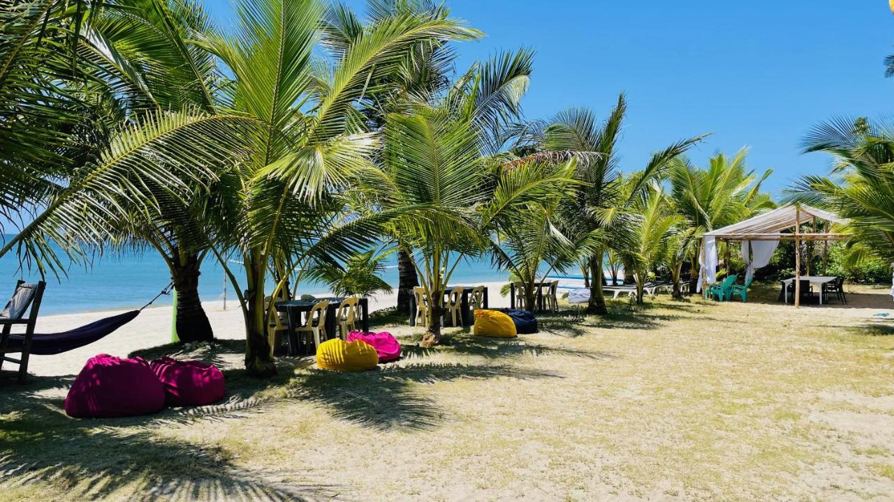 Footprints Beach Resort Agpudlos Екстериор снимка