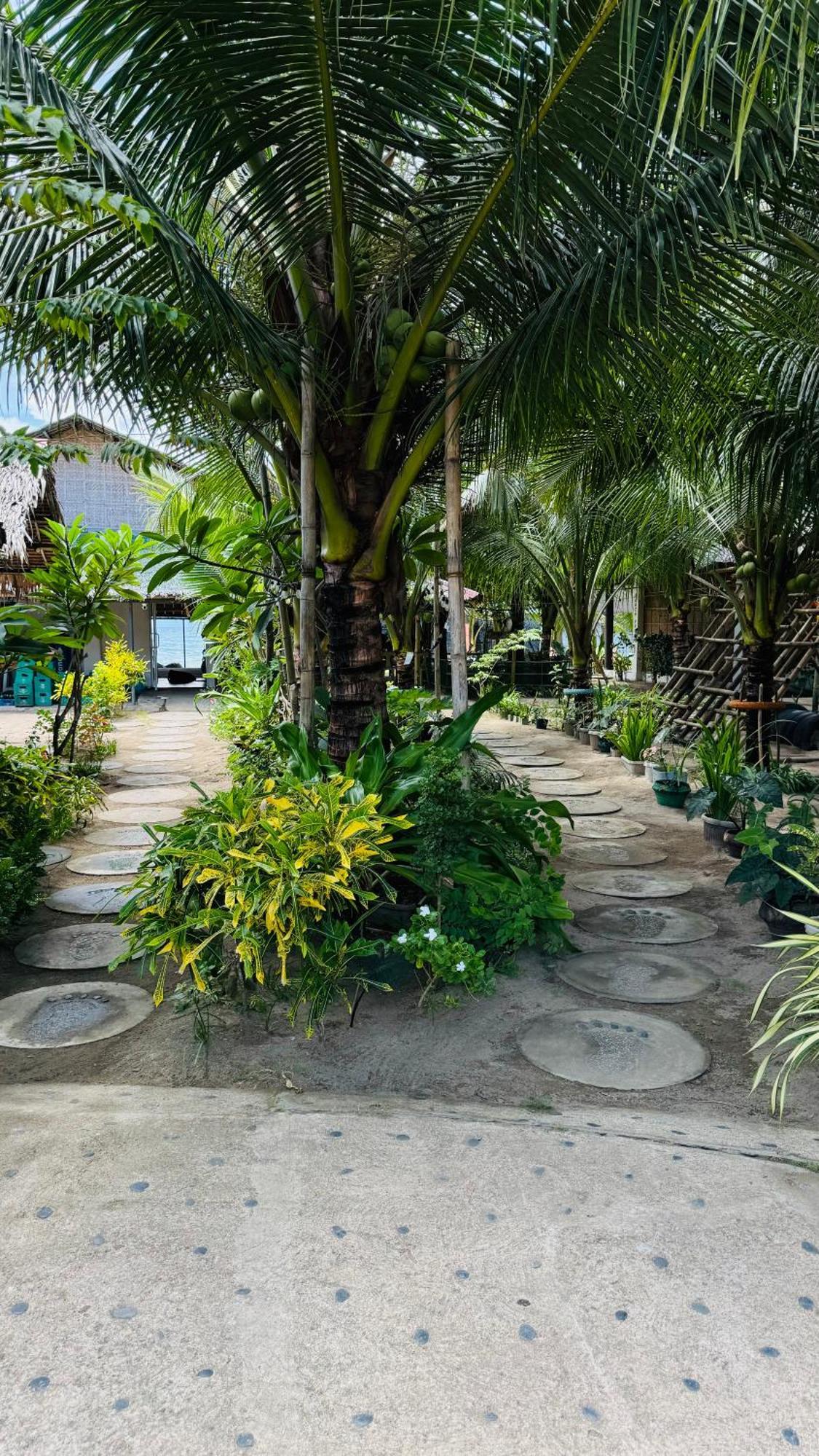 Footprints Beach Resort Agpudlos Екстериор снимка