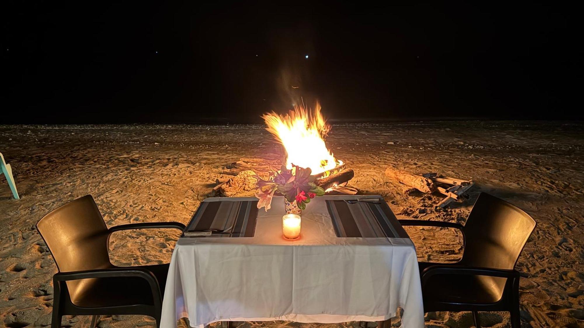 Footprints Beach Resort Agpudlos Екстериор снимка