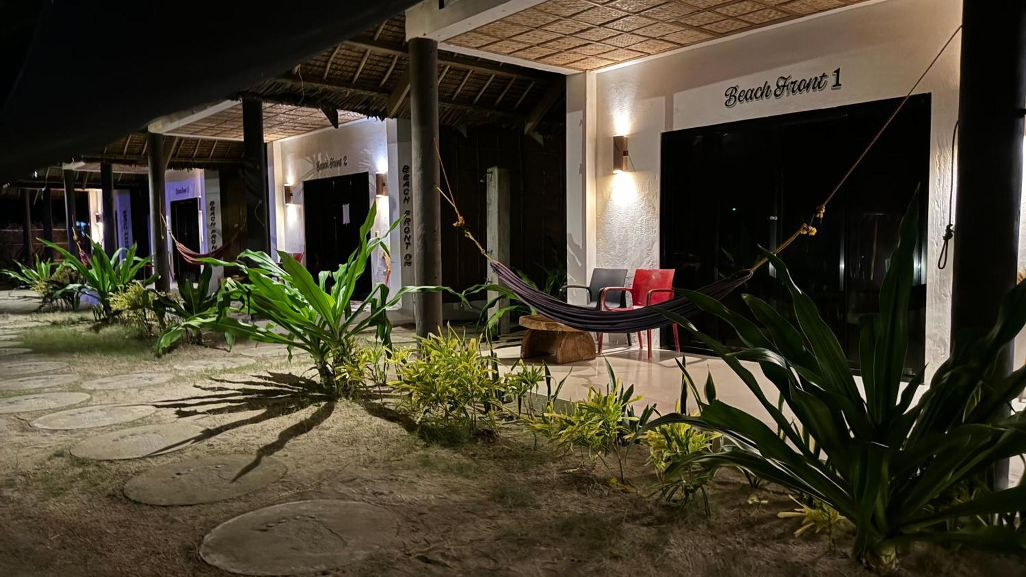 Footprints Beach Resort Agpudlos Екстериор снимка
